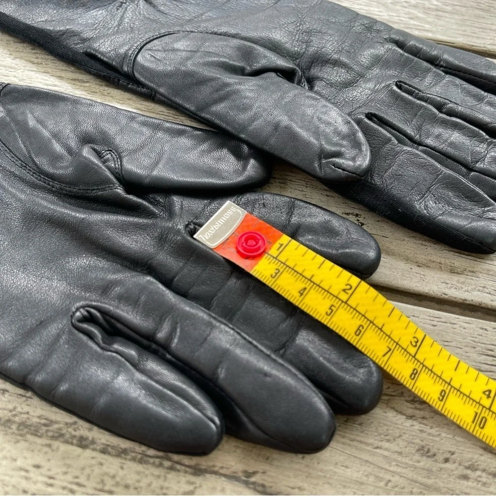 Vintage Ladies Black Leather Gloves